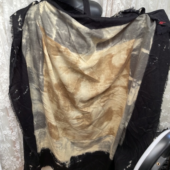 The Coziest Warm Fall Shawl Scarf Wrap. Camel/Yellowish Cream & Black Large - Picture 10 of 10